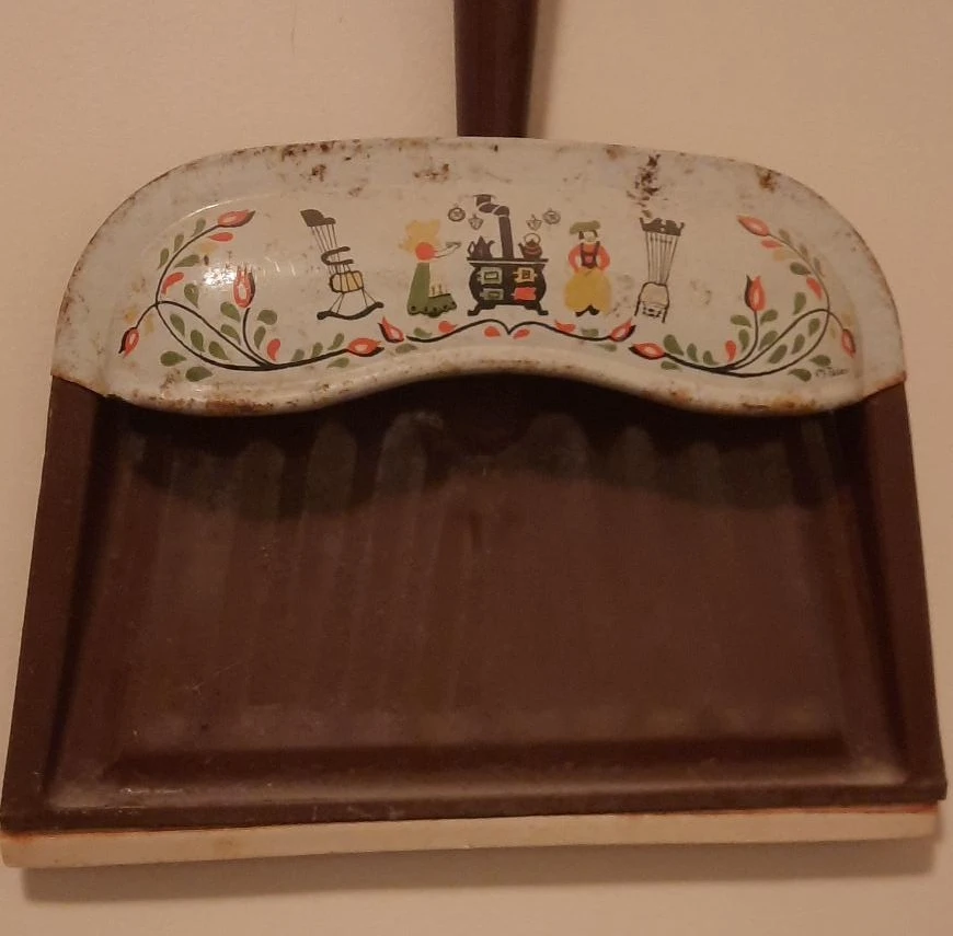 Vintage Decorative Dustpan