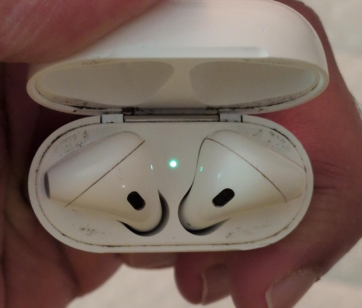 Used Apple AirPods 2nd Generation(mic not working) thumbnail