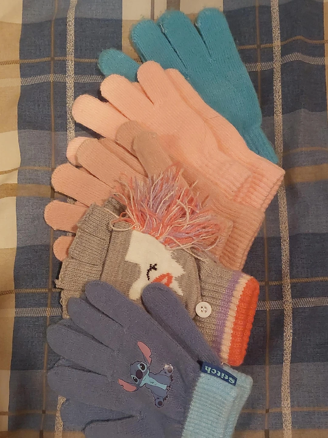 Assorted Kids' Character Gloves thumbnail