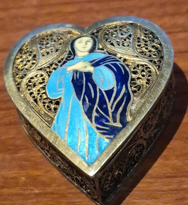 Vintage Heart-Shaped Trinket Box thumbnail