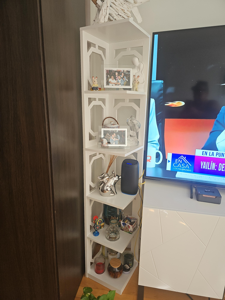 White corner shelf