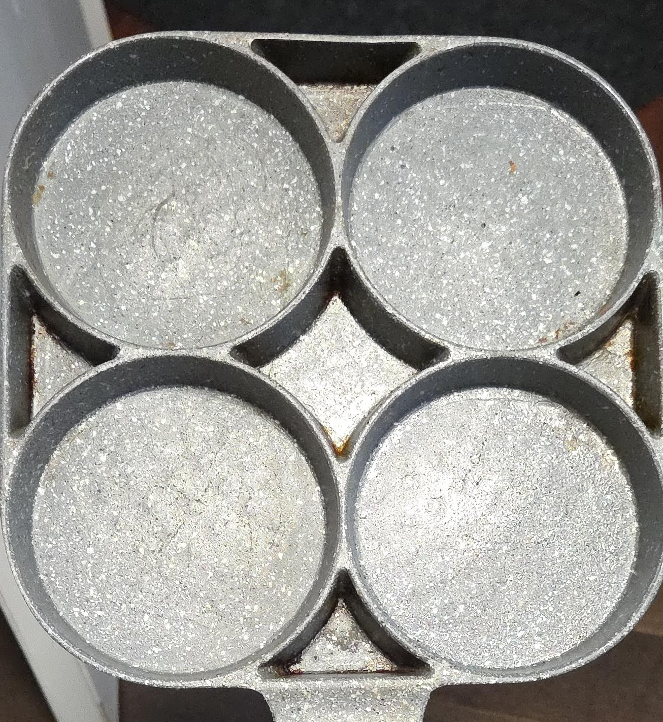 Cast Aluminum 4-Cup Egg Pancake Pan thumbnail