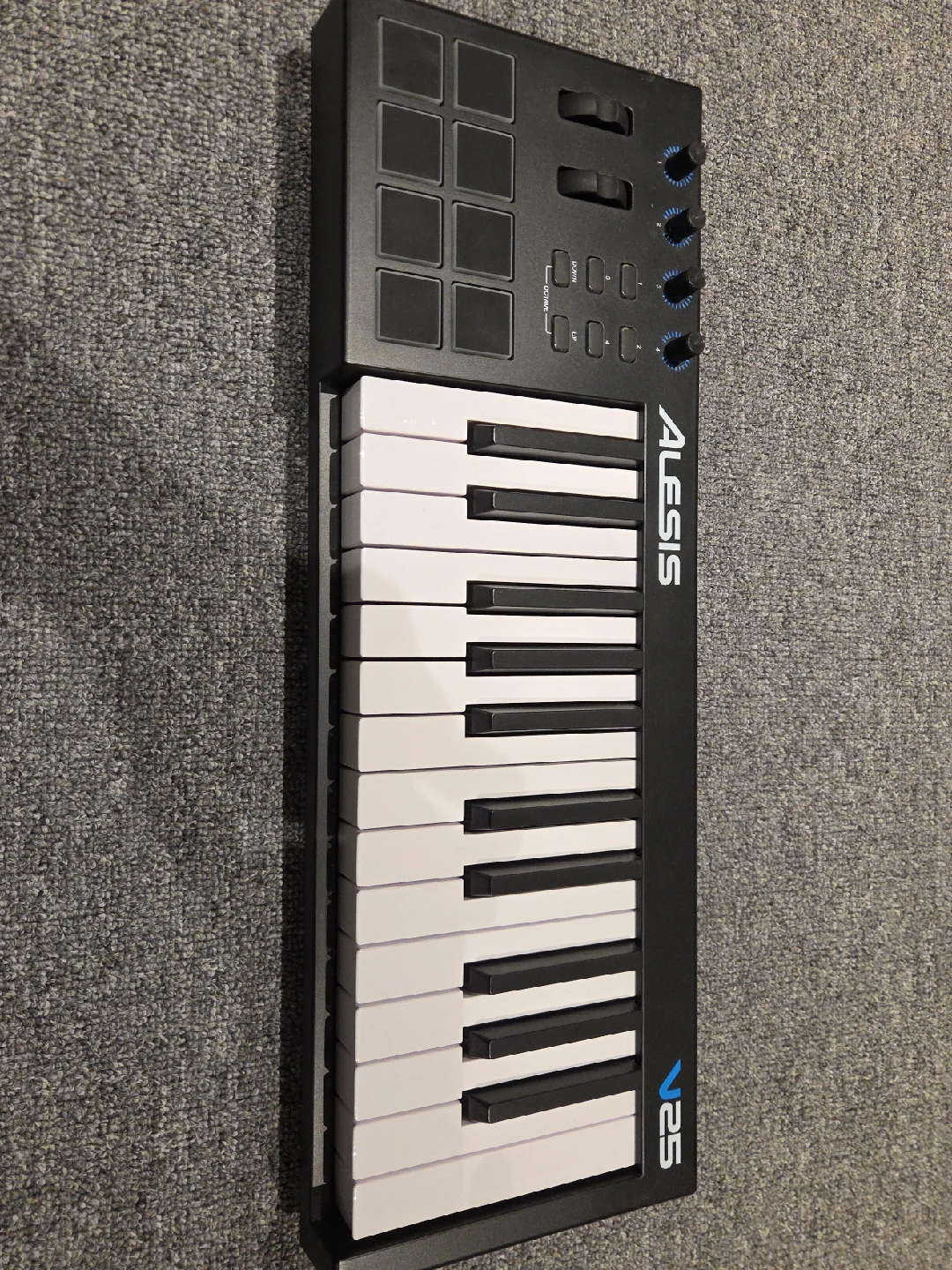 Alesis V25 MIDI Keyboard Controller image indicator(1)