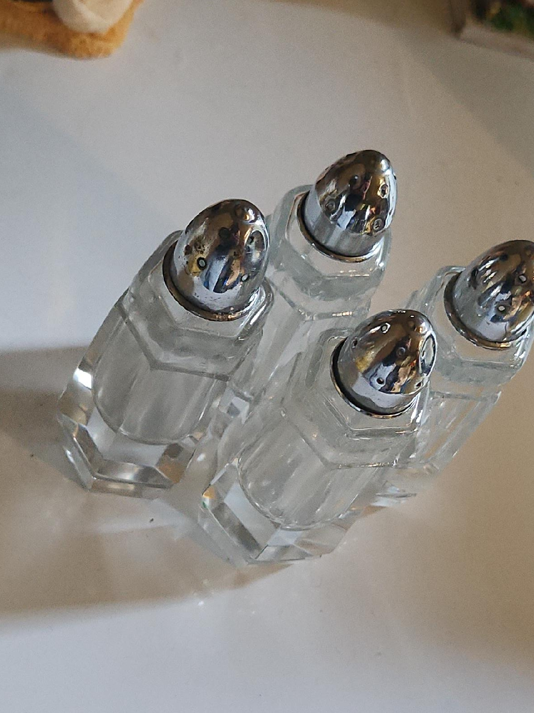 Set of 4 Clear Glass Salt & Pepper Shakers thumbnail