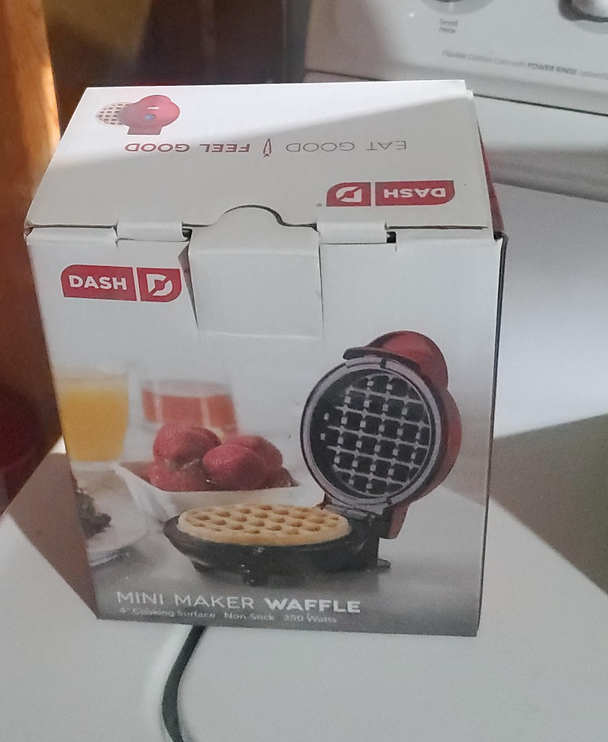 Dash Mini Maker Waffle - 4" Non-Stick thumbnail