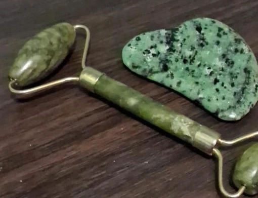 Serpentine Jade Roller & Zoisite Gua Sha Set thumbnail