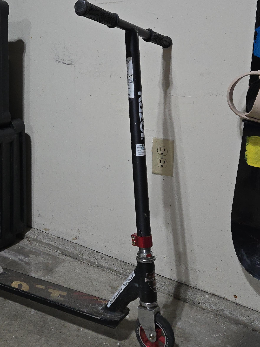 Razor Black Label R-Tec Scooter thumbnail
