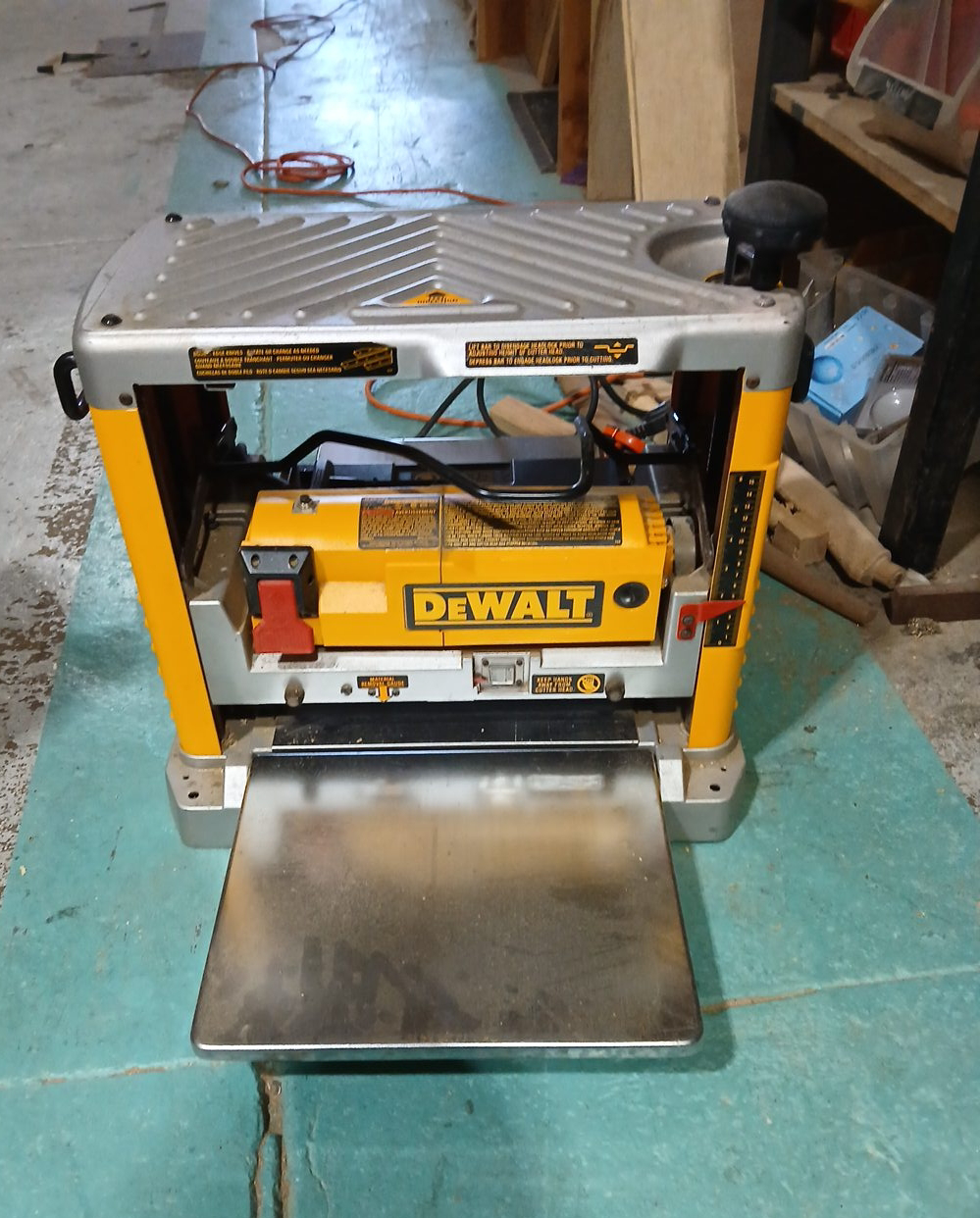 DEWALT DW734 Benchtop Planer thumbnail