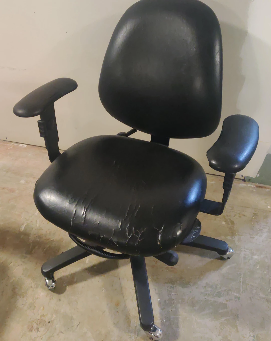 Black Office Chair - Used Condition thumbnail
