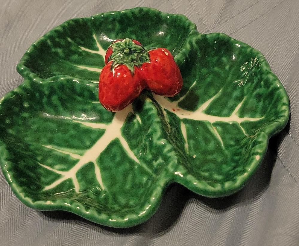 Small Vintage Ceramic Shamrock/Leaf Candy Dish thumbnail