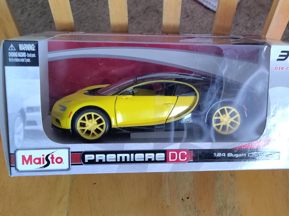 Maisto 1:24 Bugatti Chiron Diecast Car thumbnail