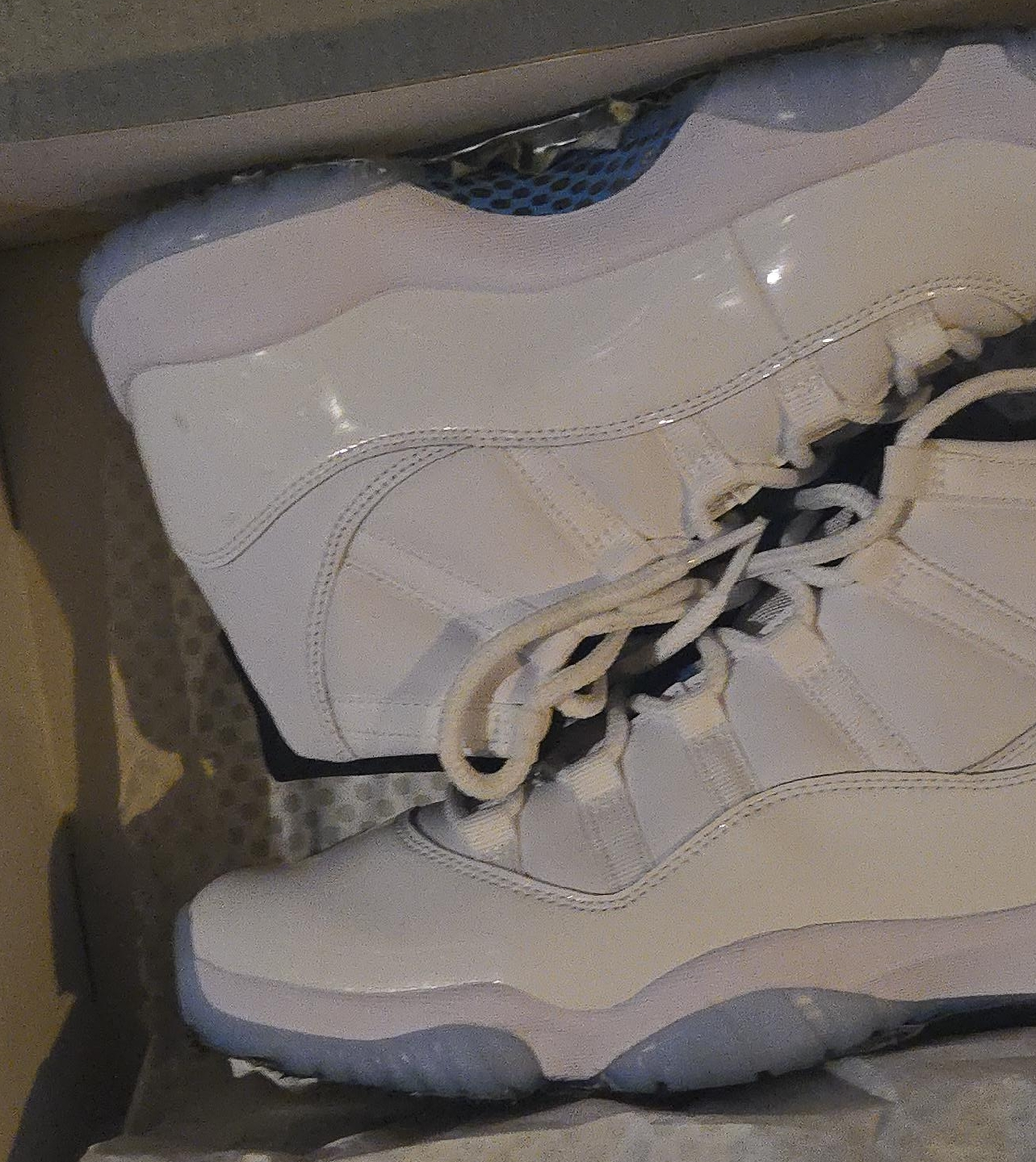 Air Jordan 11 Retro Platinum Tint thumbnail
