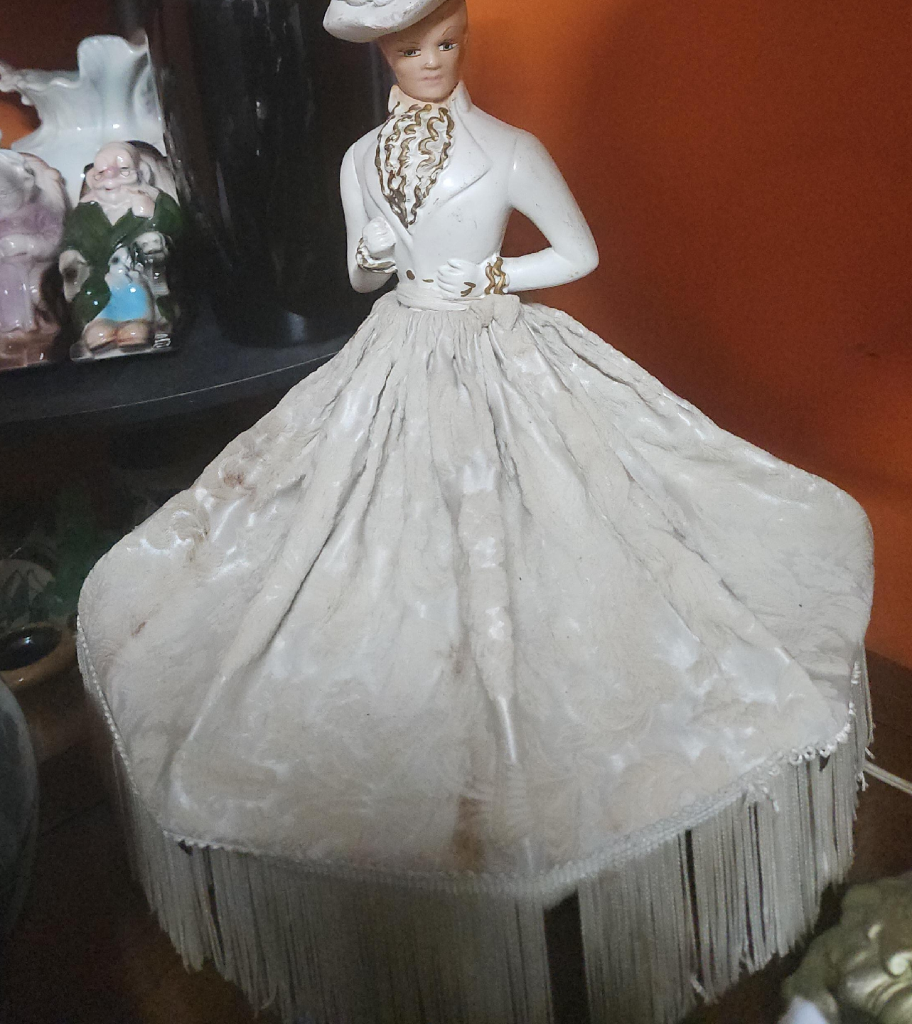 Vintage Lady Figurine Lamp thumbnail