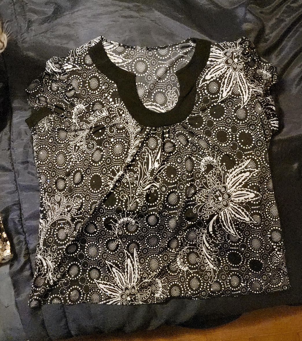 Black & White Patterned Blouse image indicator(1)