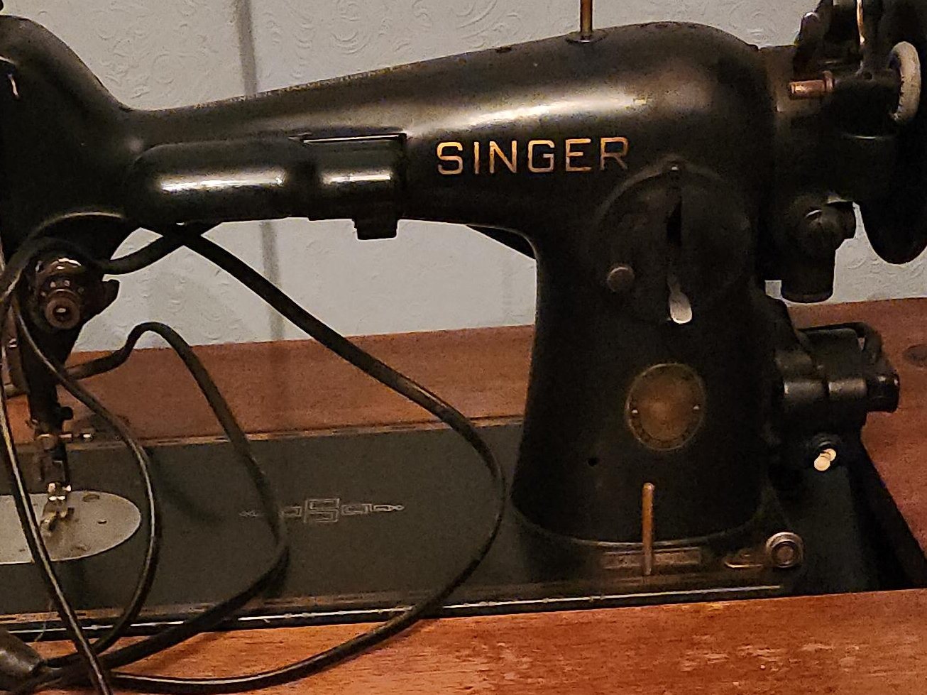 Singer Sewing Machine thumbnail