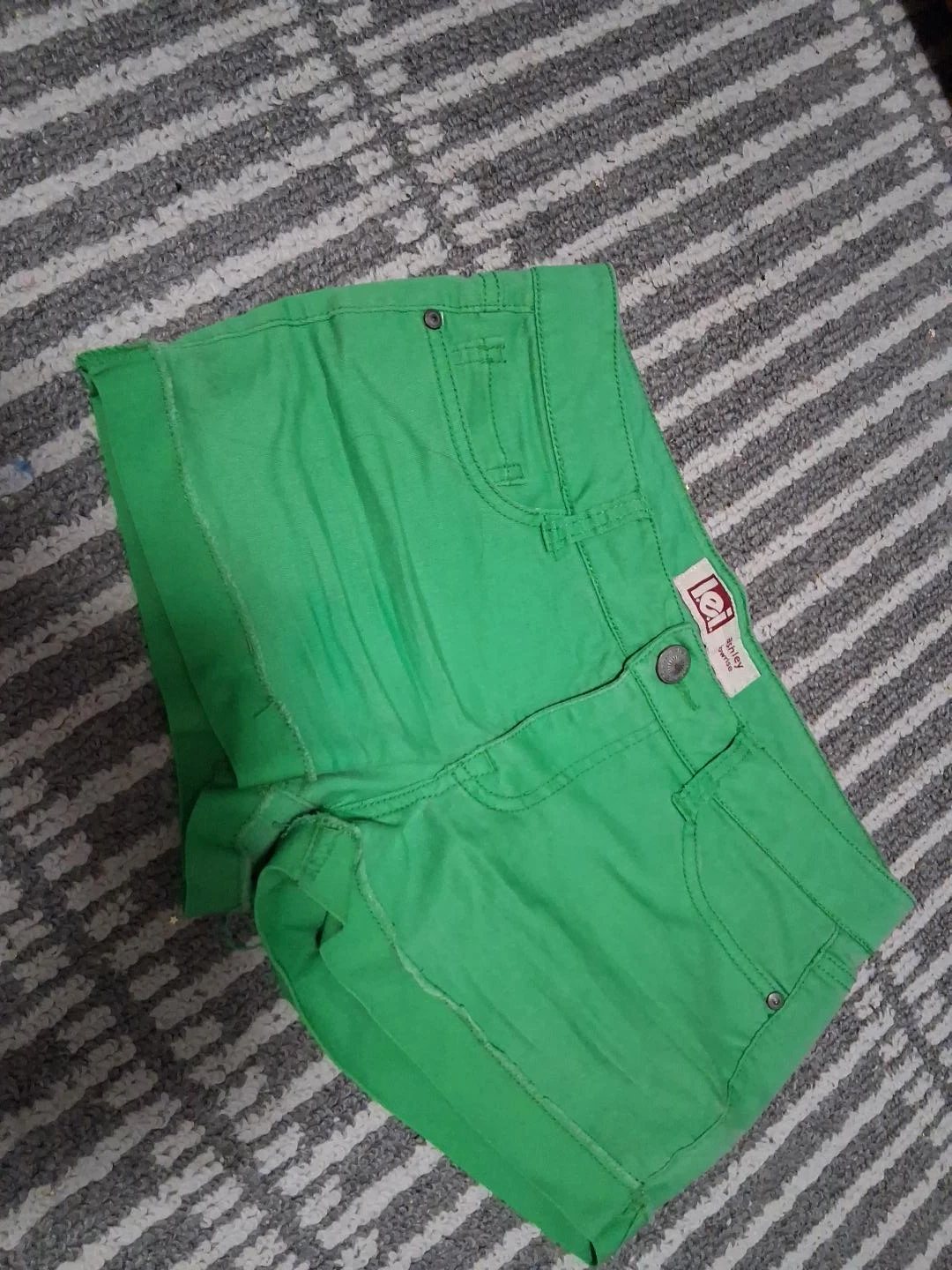 LEI Ashley Lowrise Green Shorts - Size 7