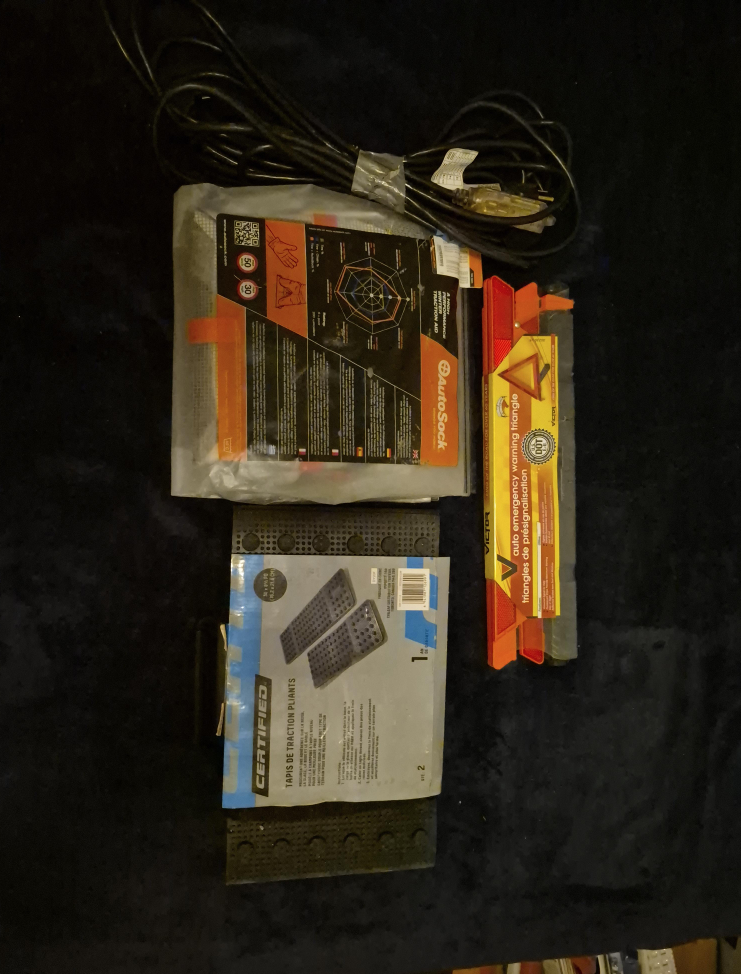 AutoSock 697 Tire Traction Aid + Emergency Kit