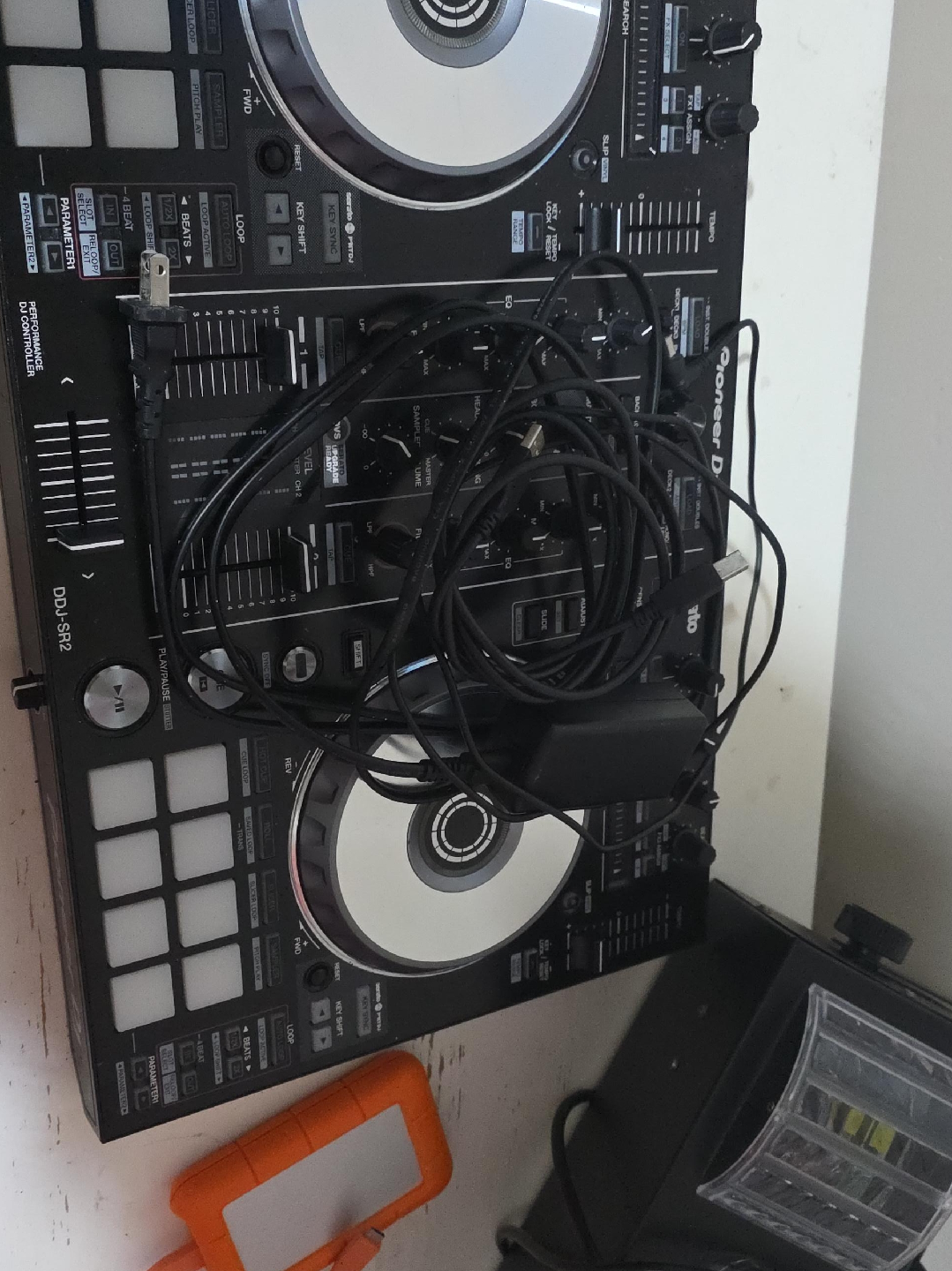 Pioneer DDJ-SR2 DJ Controller