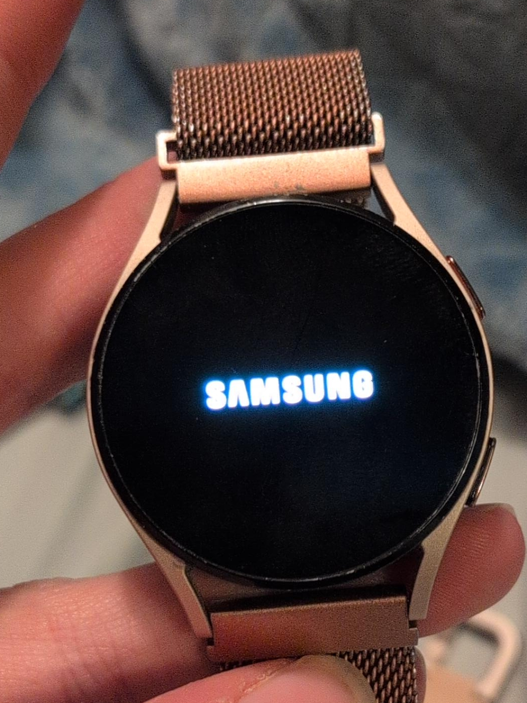 Samsung Galaxy Watch 4 - Rose Gold with bands image indicator(2)