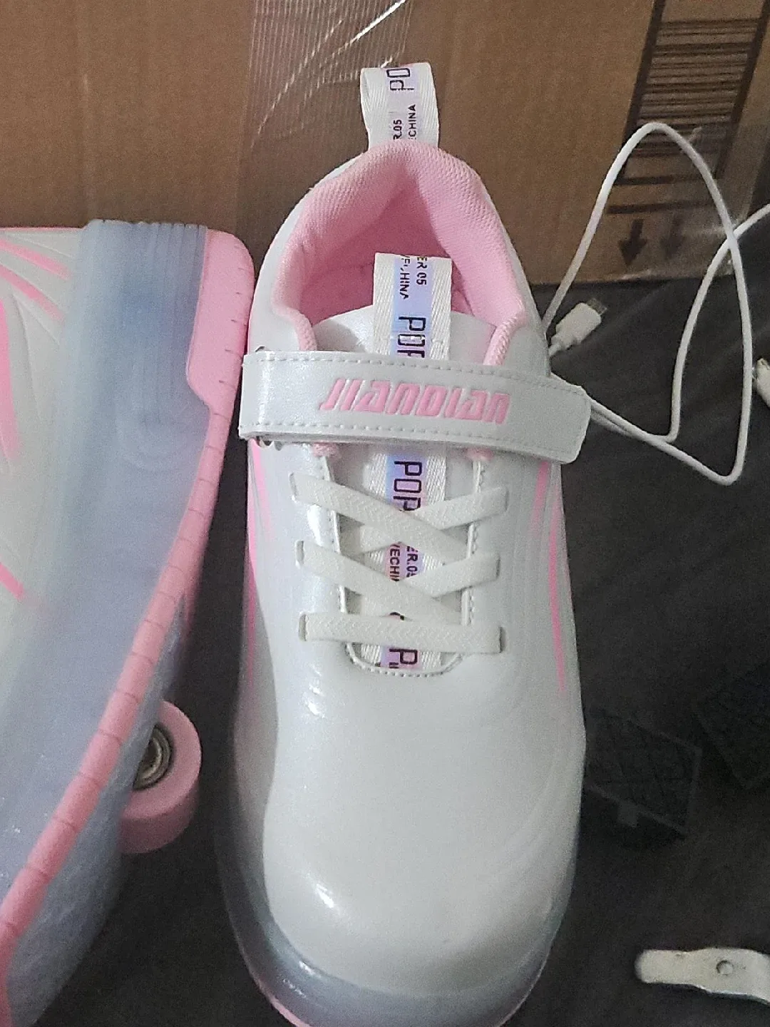 JianDian White & Pink Roller Skate Shoes