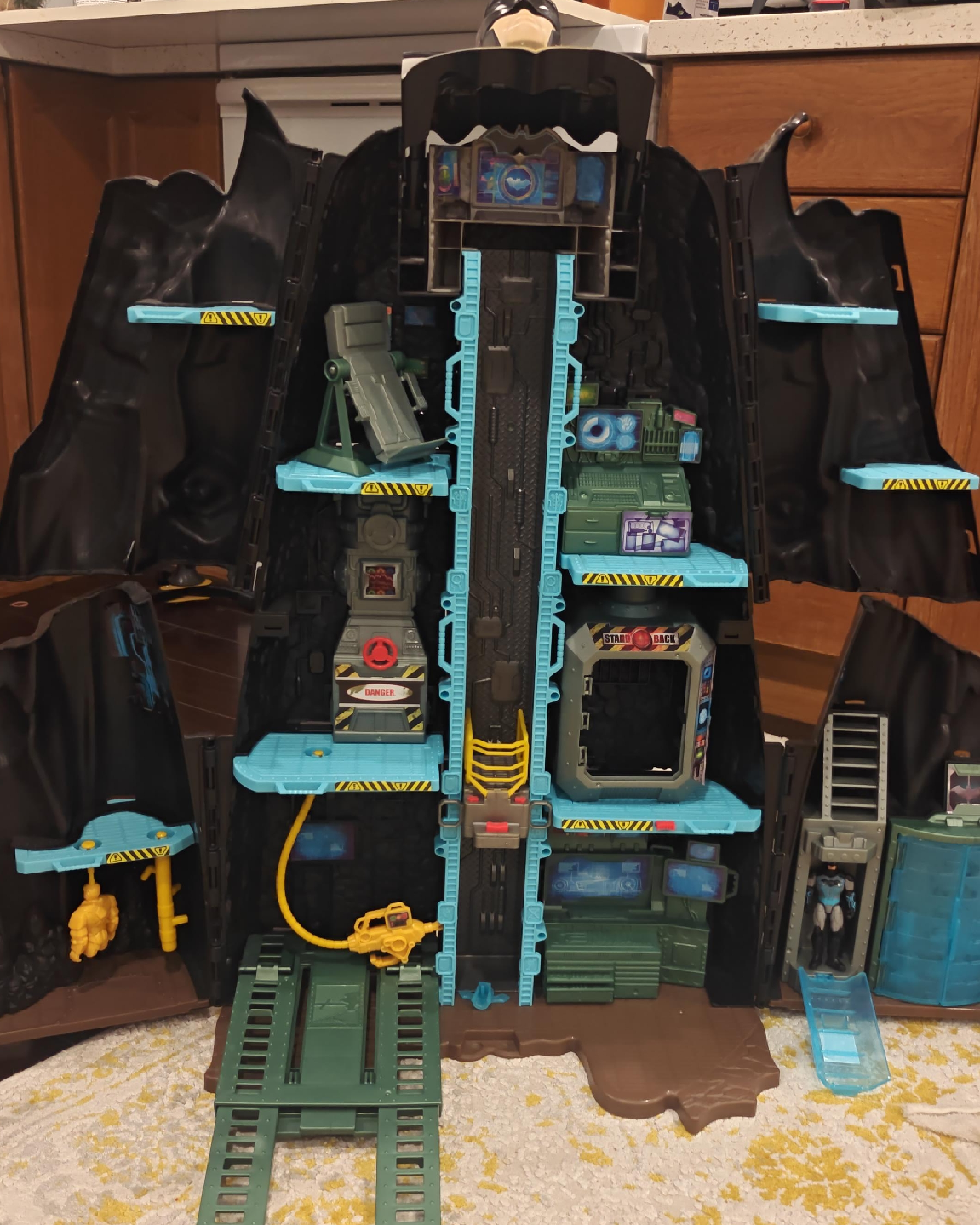 Batman Batcave Playset thumbnail
