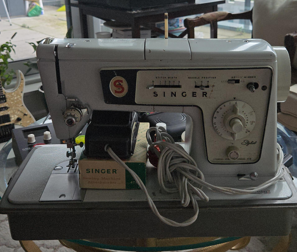 Singer Stylist 478 Sewing Machine image indicator(2)