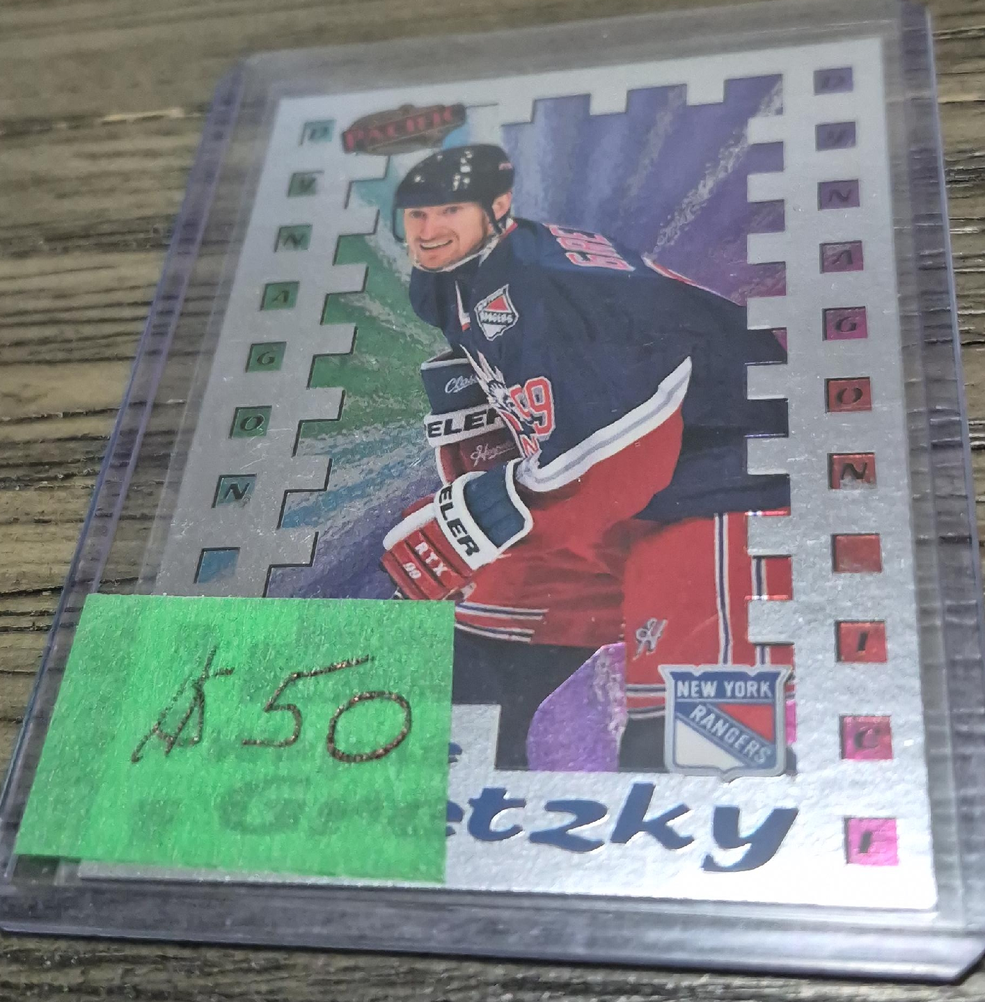 Wayne Gretzky Pacific Hockey Card thumbnail