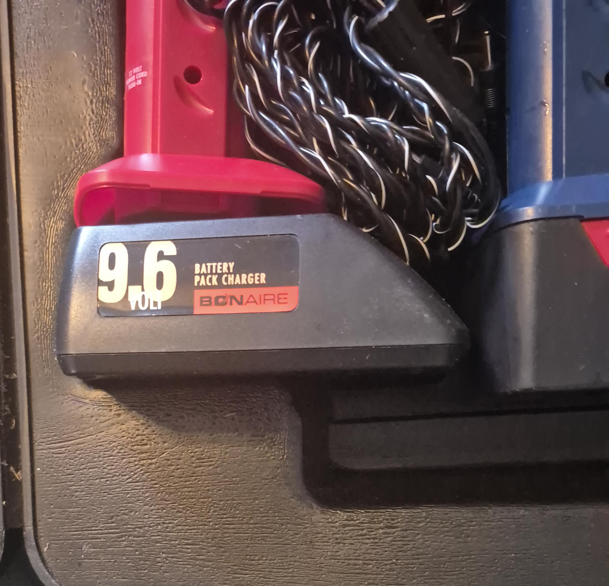 Bonaire 9.6V Battery Pack Charger thumbnail