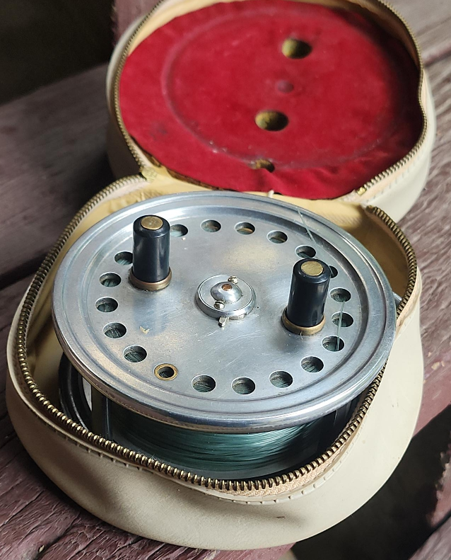 Vintage Fly Fishing Reel with Case image indicator(1)