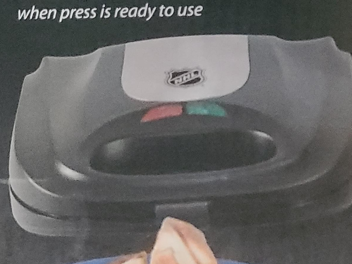 NHL Sandwich & Waffle Grill - Vancouver Canucks image indicator(1)