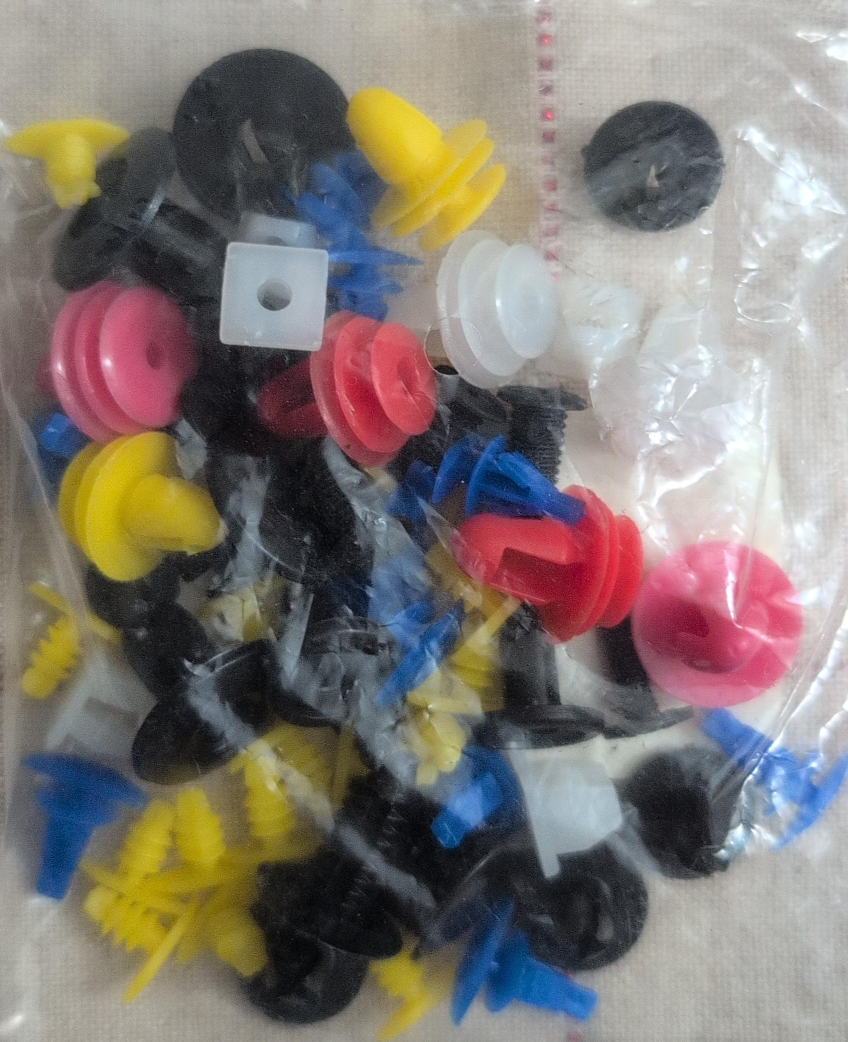 🧡 Assorted Car Retainer Clips - Multi-Color