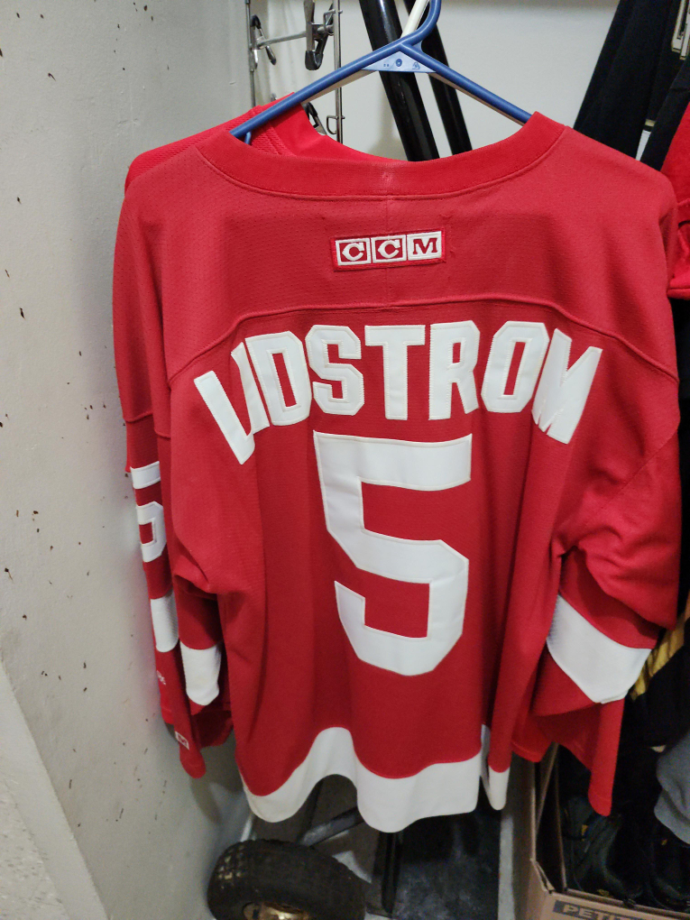 CCM Nicklas Lidstrom #5 Red Wings Jersey thumbnail