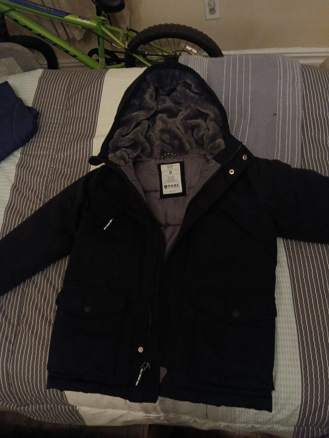 GAP Kids Black Puffer Jacket  boy Size small
