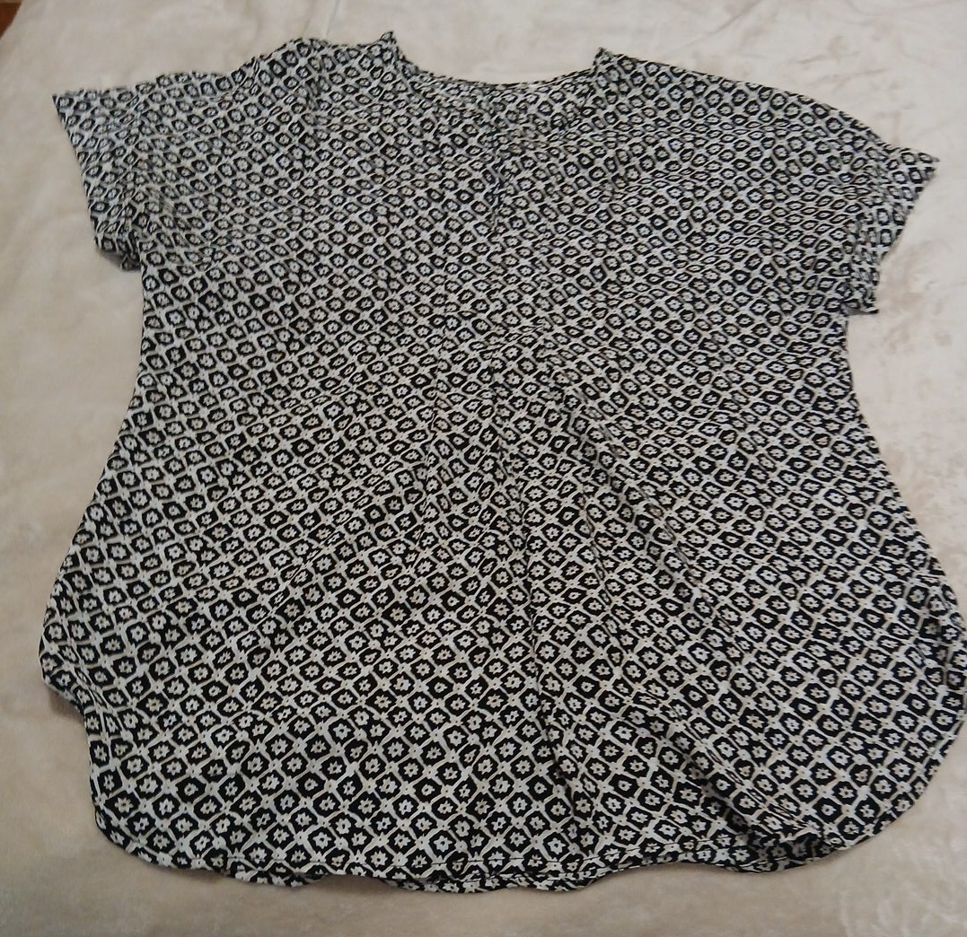 Black & White Patterned Blouse image indicator(1)