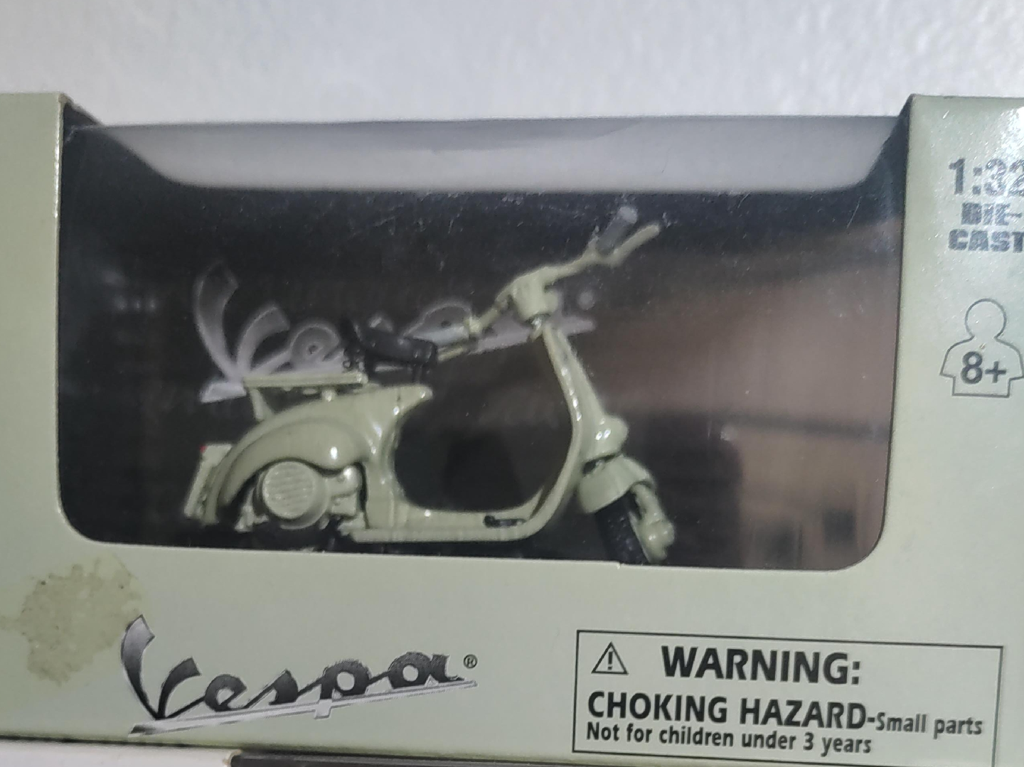 Vespa 125 U (1953) Die-Cast Model 1:32 NewRay image indicator(1)