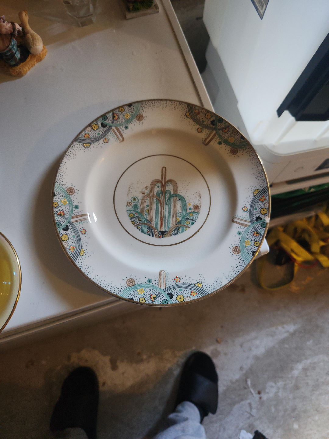 Decorative Plate with Fountain Design thumbnail