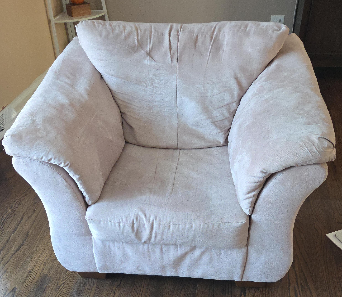 Comfortable Armchair - Light brige thumbnail