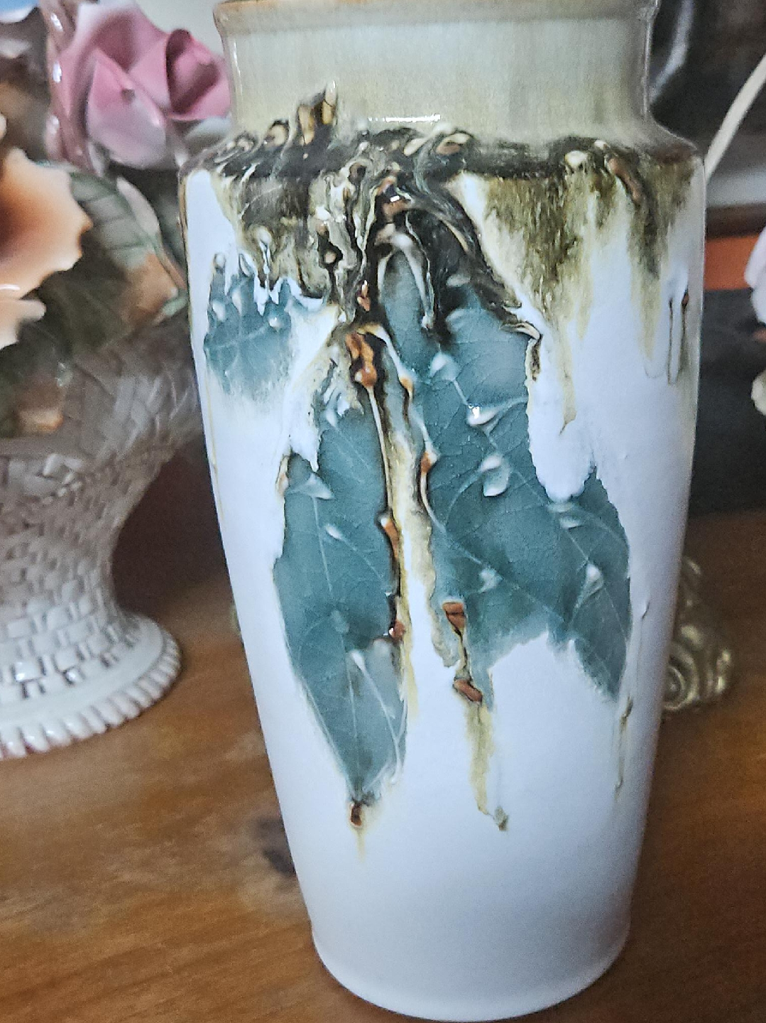Decorative Ceramic Vase with Leaf Design thumbnail