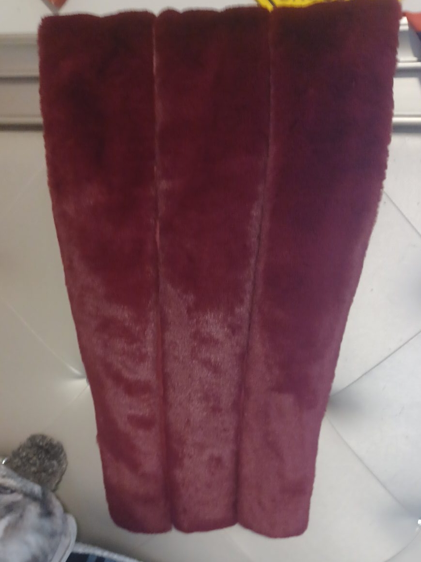Burgundy Faux Fur Throw Blanket thumbnail