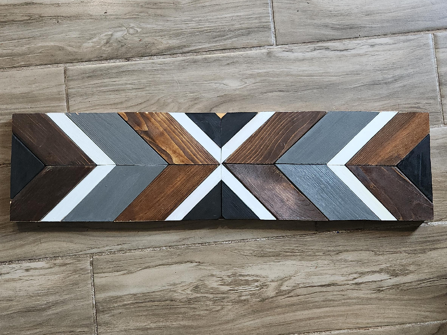 Wooden Arrow Wall Decor image indicator(1)