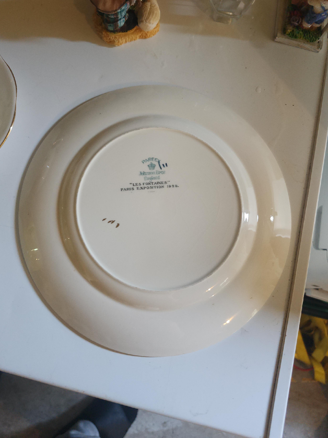 Johnson Bros England "Les Fontaines" Plate thumbnail