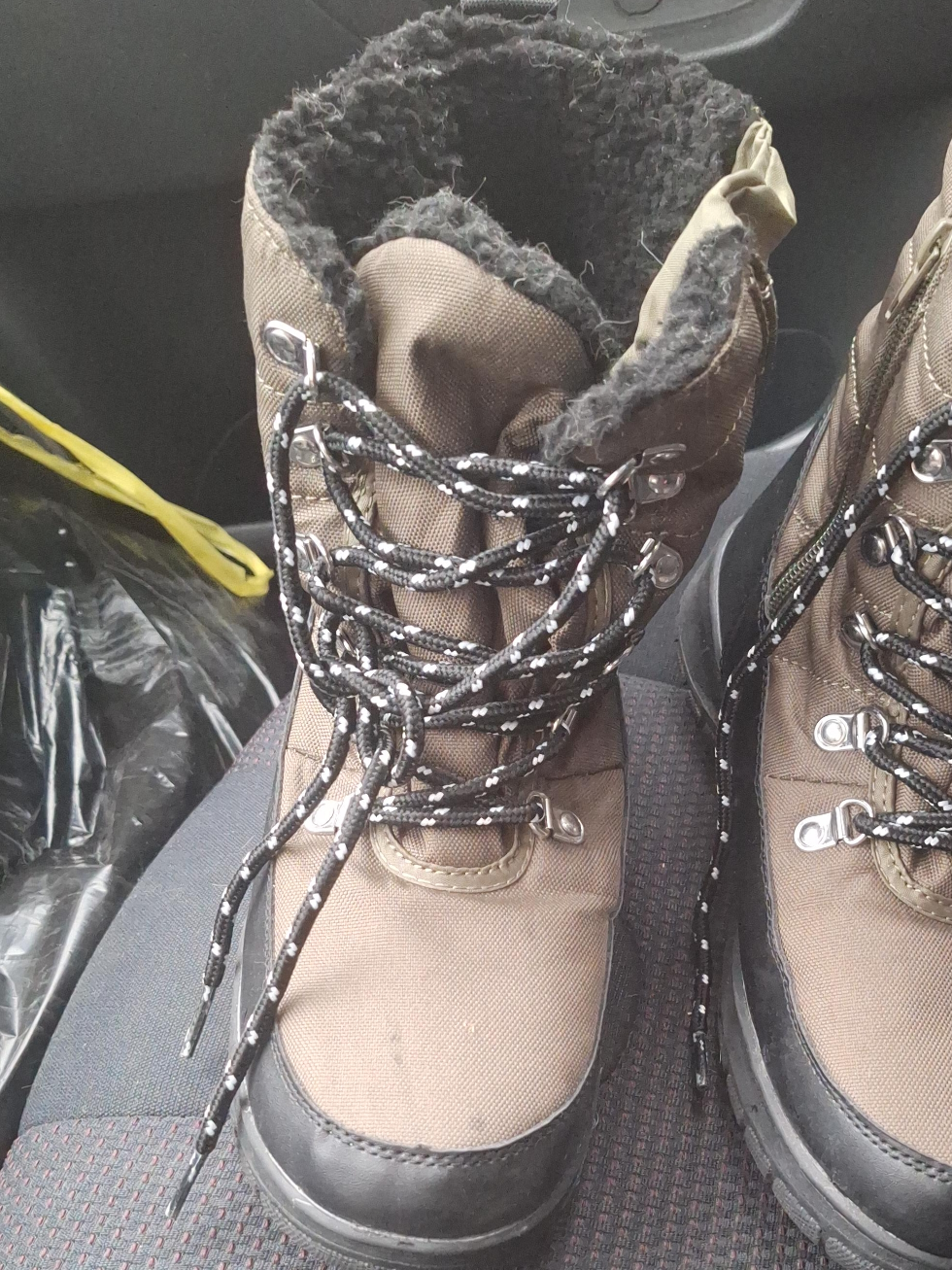 Thinsulate Insulated Winter Boots - Size 8 thumbnail