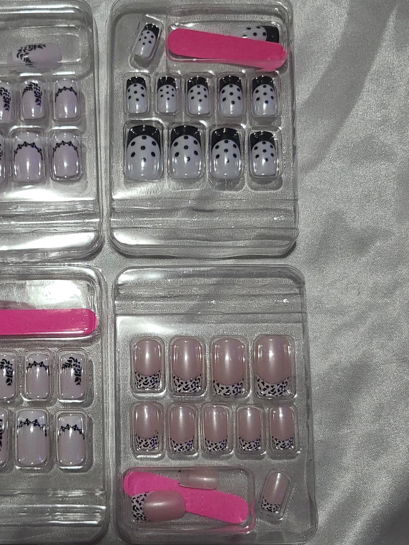 Press-on Nails Set - New in Package image indicator(2)