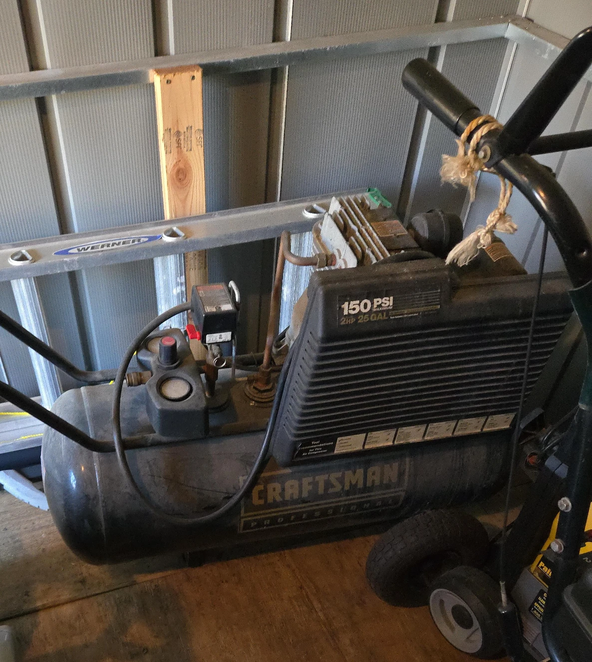 Craftsman 150 PSI 2HP 26 Gal Air Compressor thumbnail