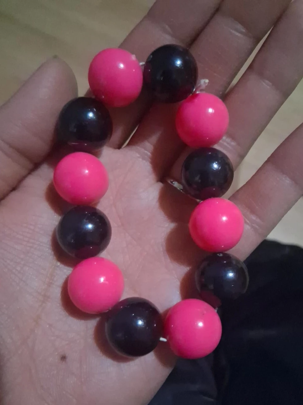 Pink and Black Beaded Bracelet image indicator(1)