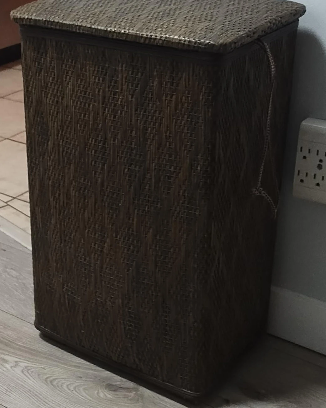 Wicker Laundry Hamper with Lid