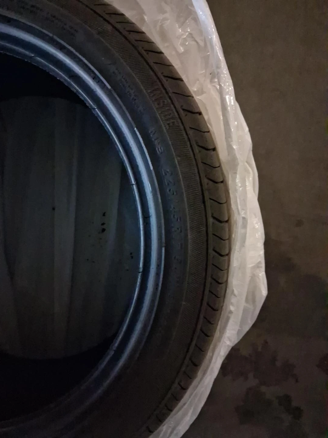 Set of 4 L-ZEAL56 Tires - 225/45R17 94W