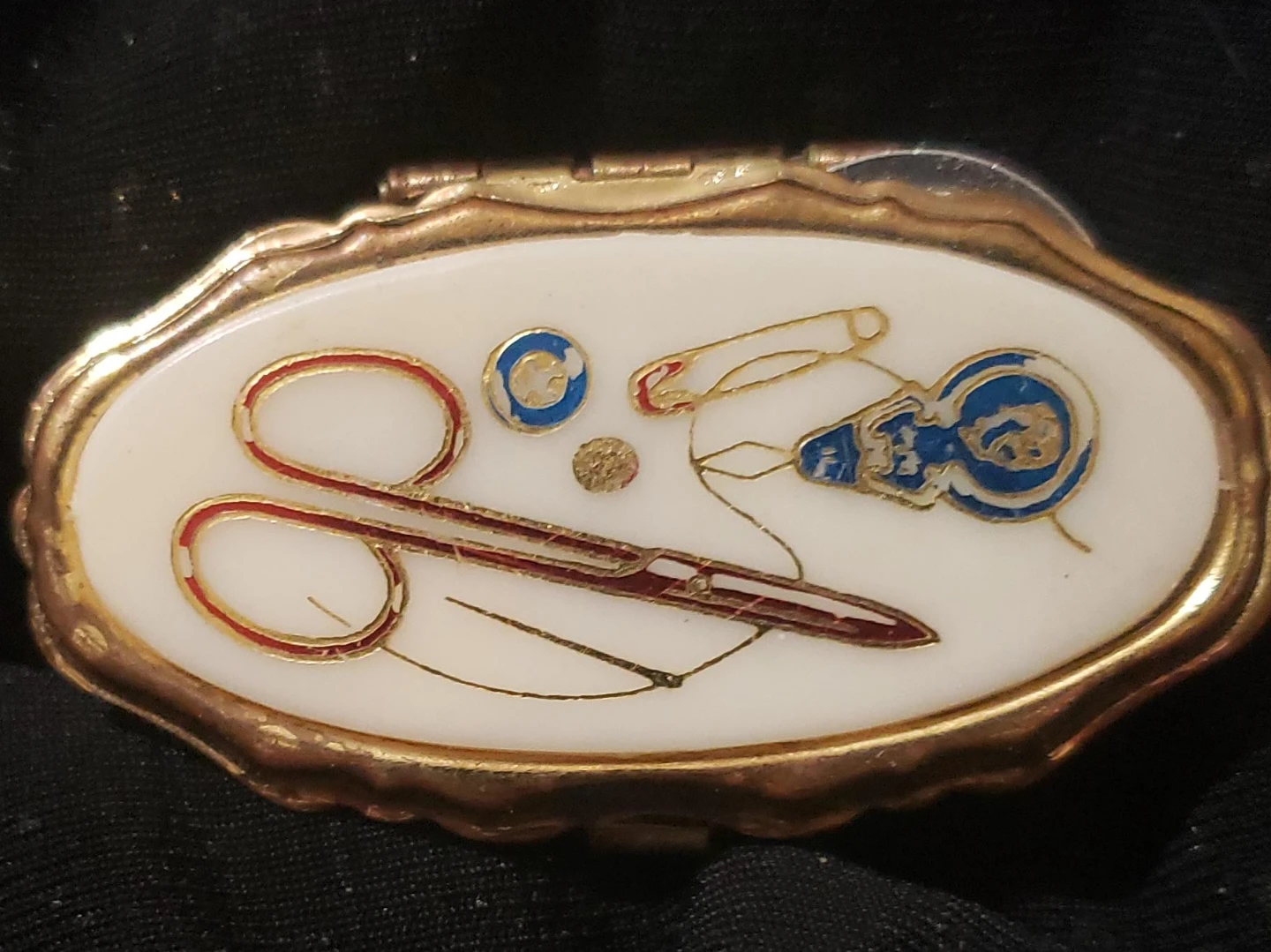 Vintage Sewing Kit thumbnail