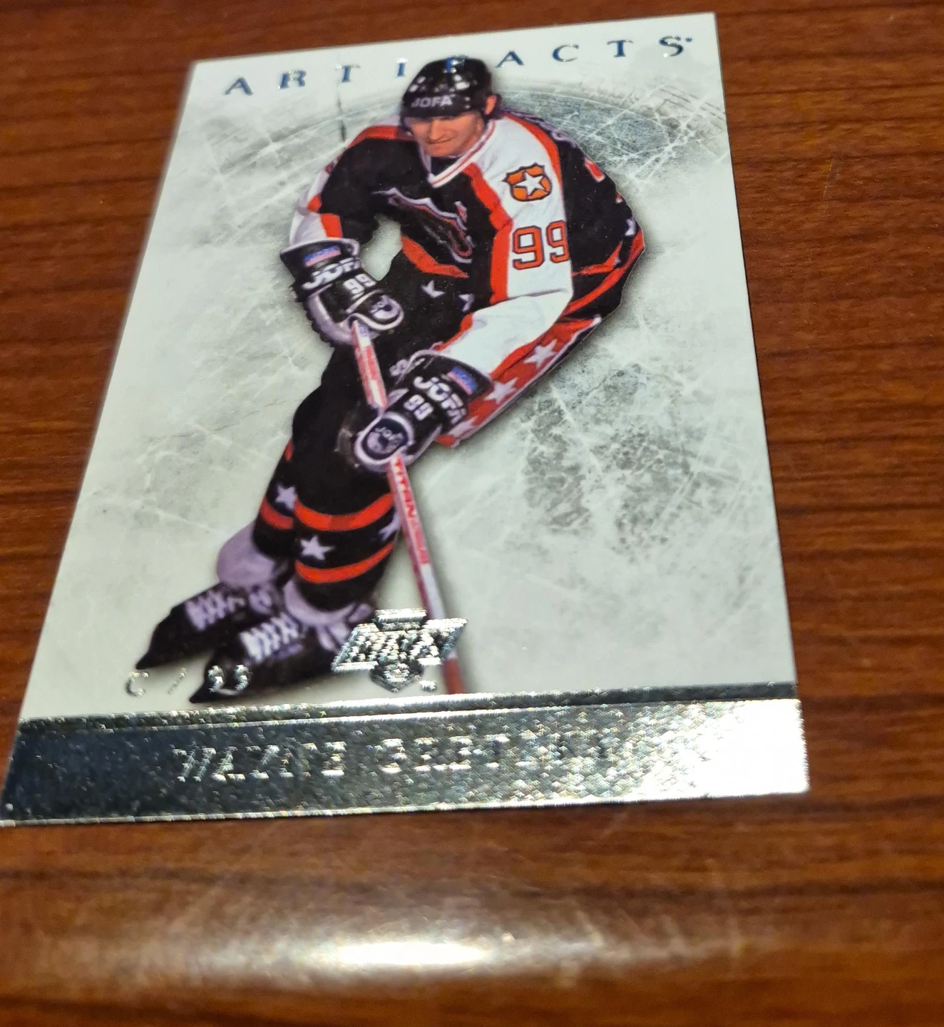Wayne Gretzky Artifacts Trading Card thumbnail