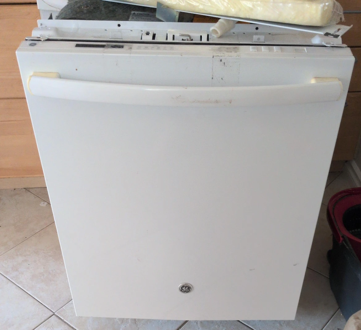 GE White Dishwasher